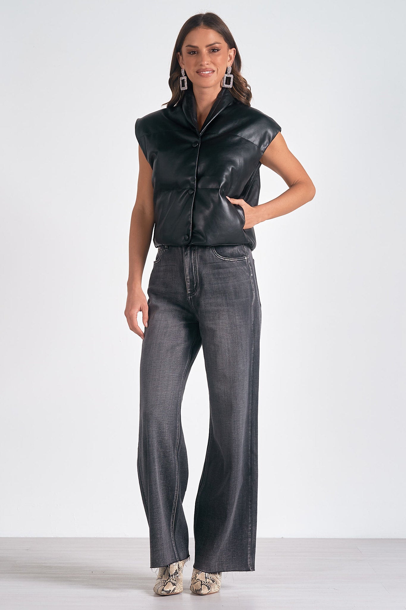 Ava Vest Black