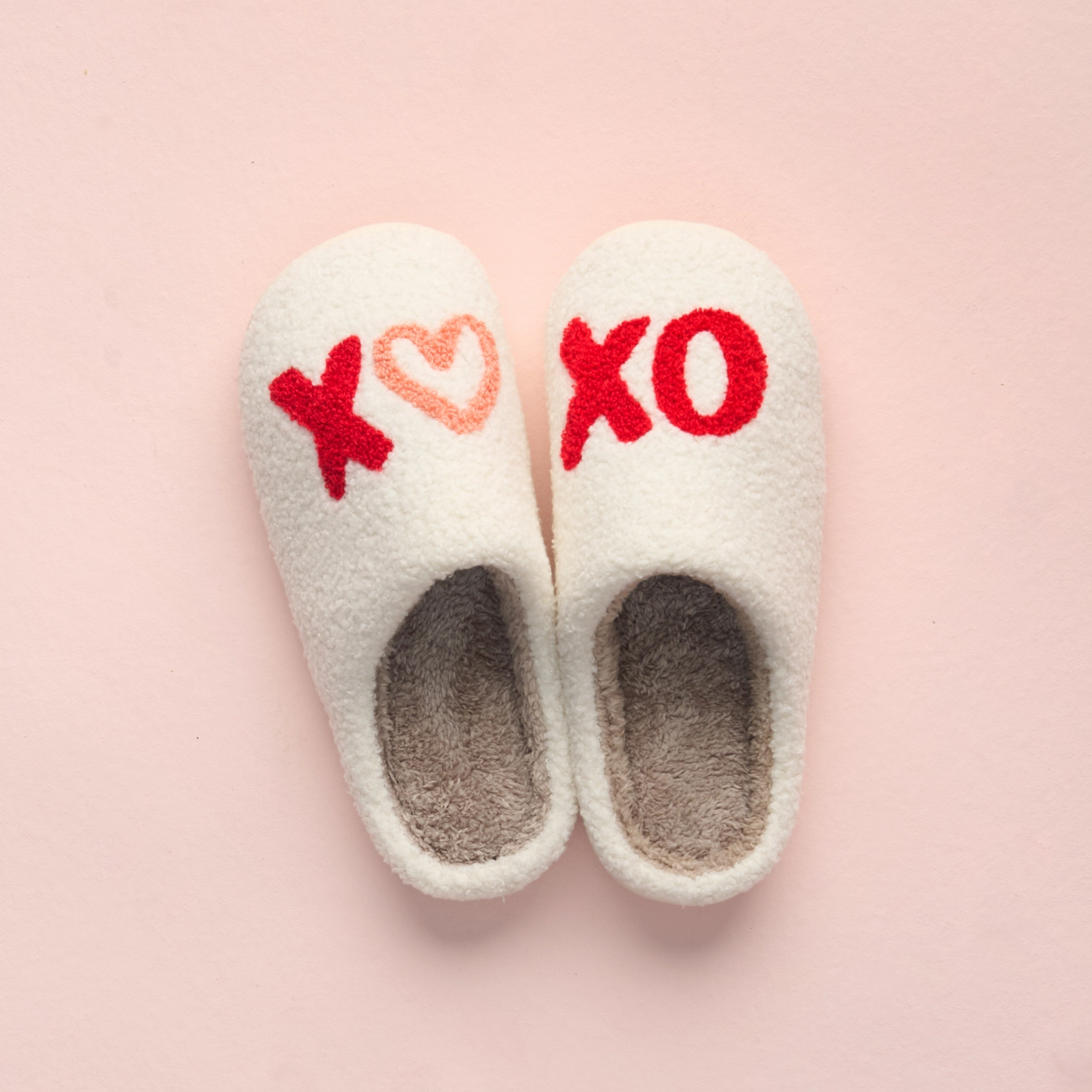 Fuzzy XOXO Valetine Slippers