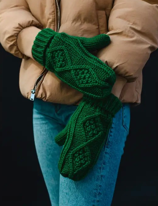 Cable Knit Mittens Classic Green