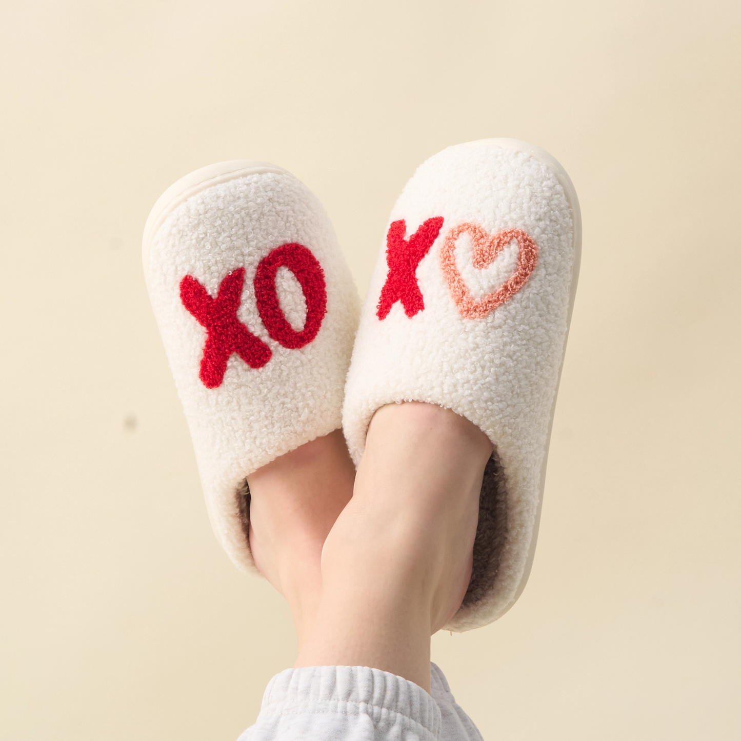 Fuzzy XOXO Valetine Slippers